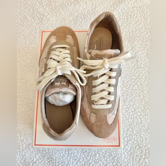 Coach Kinsley Sneakers - Picture 1 of 6